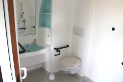 Accessible mobile home - bathroom